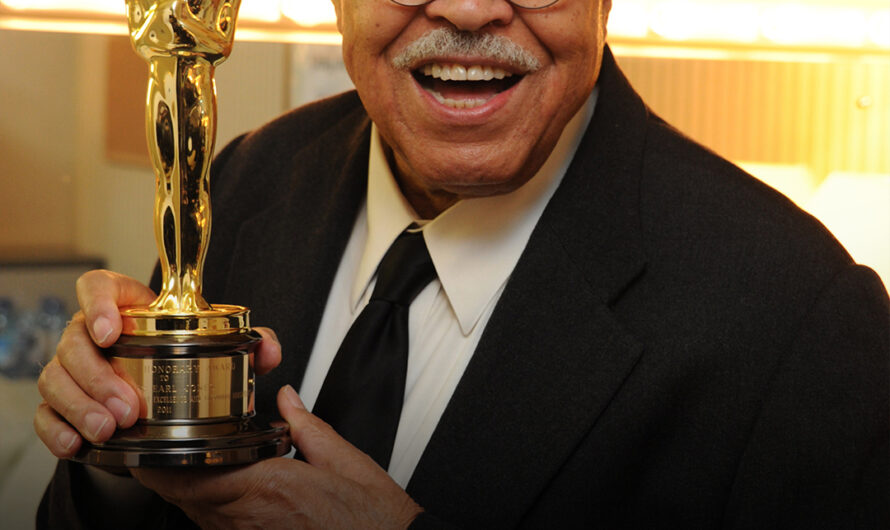 James Earl Jones Looked ‘So Painfully Fragile’ after Diagnosis, but Still Smiled in His Final Public Photos — Pics