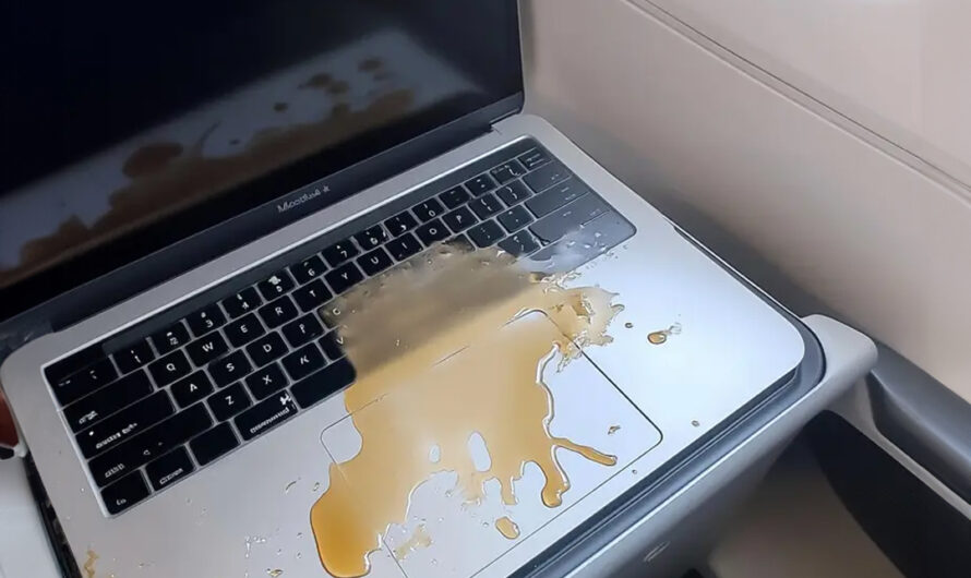 Entitled Passenger Spilled His Drink on My Laptop, Completely Ruining It – Karma Caught Up With Him as Soon as We Landed