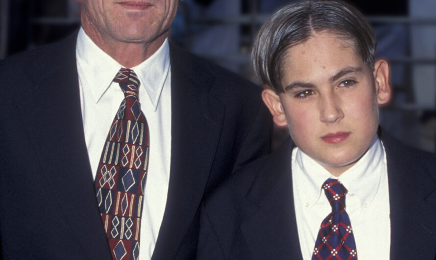 Meet Tommy Lee Jones’ 2 Grown-up Kids, One of Whom He Fired from His Movie – Photos