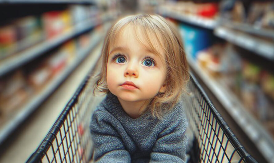 “Don’t Give Me Back, I’m Scared” A Little Girl Appeared in My Shopping Cart and Changed Everything — Story of the Day