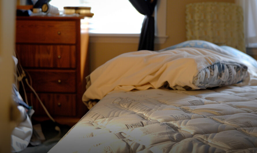 Granddad Forbids Anyone from Touching His Old Mattress, Girl Finds Stash There after His Death – Story of the Day