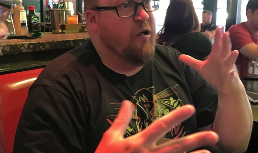 A Man in Our Restaurant Shamed His Girlfriend for Being ‘Smart’ & Corrected Her Every Word – So, I Stepped In