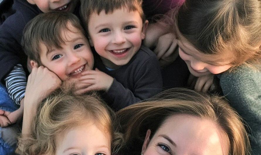 Entitled Parents Demand $1000 from Nanny for Vacation Plane Tickets – The Lesson They Learned Was Harsh