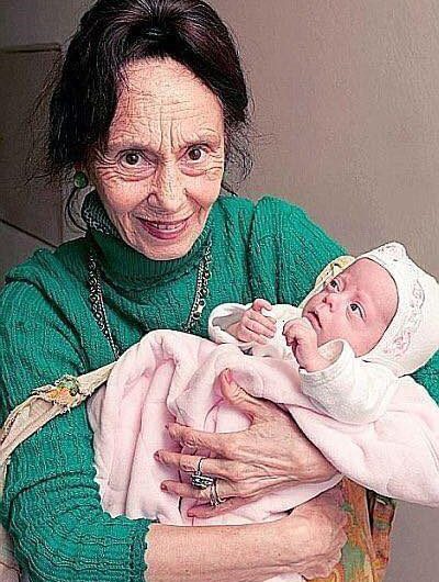 At the age of 66, the mother gave birth to her first child; this is how their lives are now.
